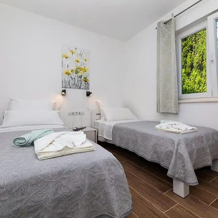 Apartman Nada 1 *